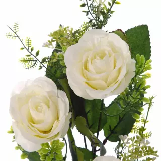 Rama rosas artificiales blancas. Flores artificiales